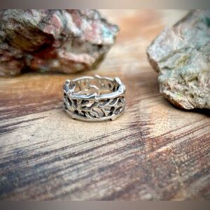🌿Vine vibe sterling silver band ring sz 6